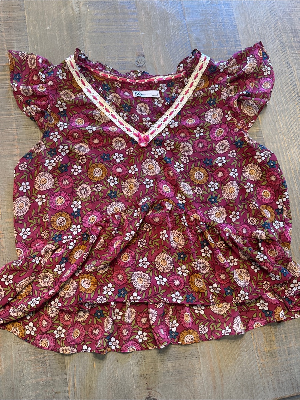 SO Floral Ruffle Short-Sleeve Blouse in Burgundy and Pink